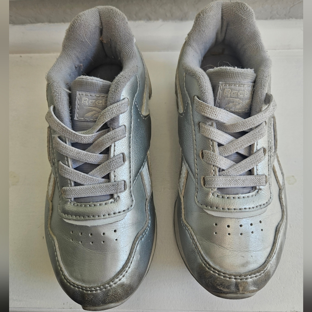 Kids reebok sneakers, size 9